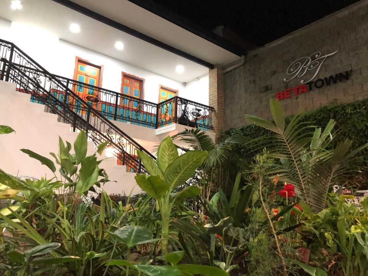 Beta Hotel Саленто Екстериор снимка